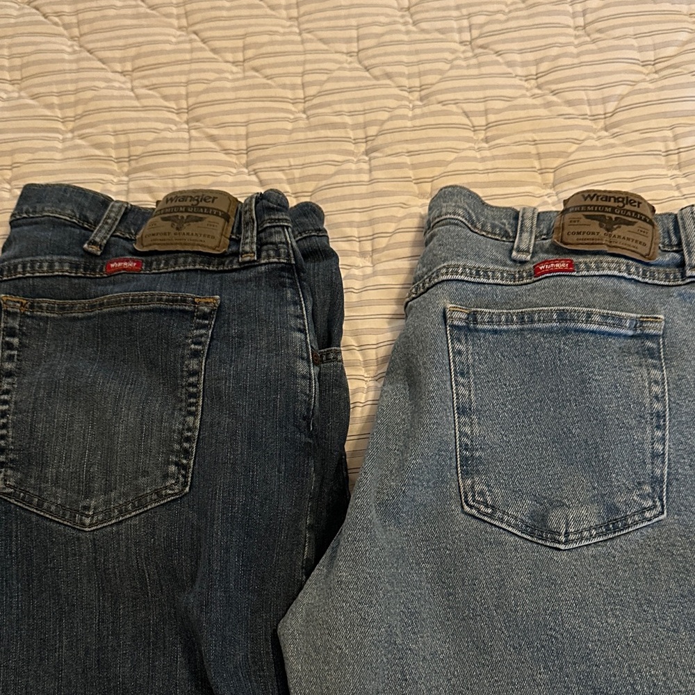 Wrangler Men's Relaxed Jeans - Dark and Light Blue 2 pair 34x29